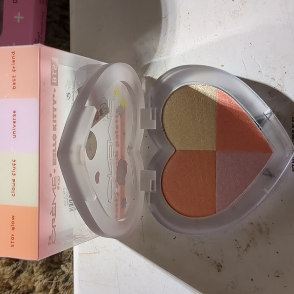 THE CREME SHOP (3) EYESHADOW, BRIGHTENING SETTING POWDER & BLUSH QUAD - Picture 6 of 6